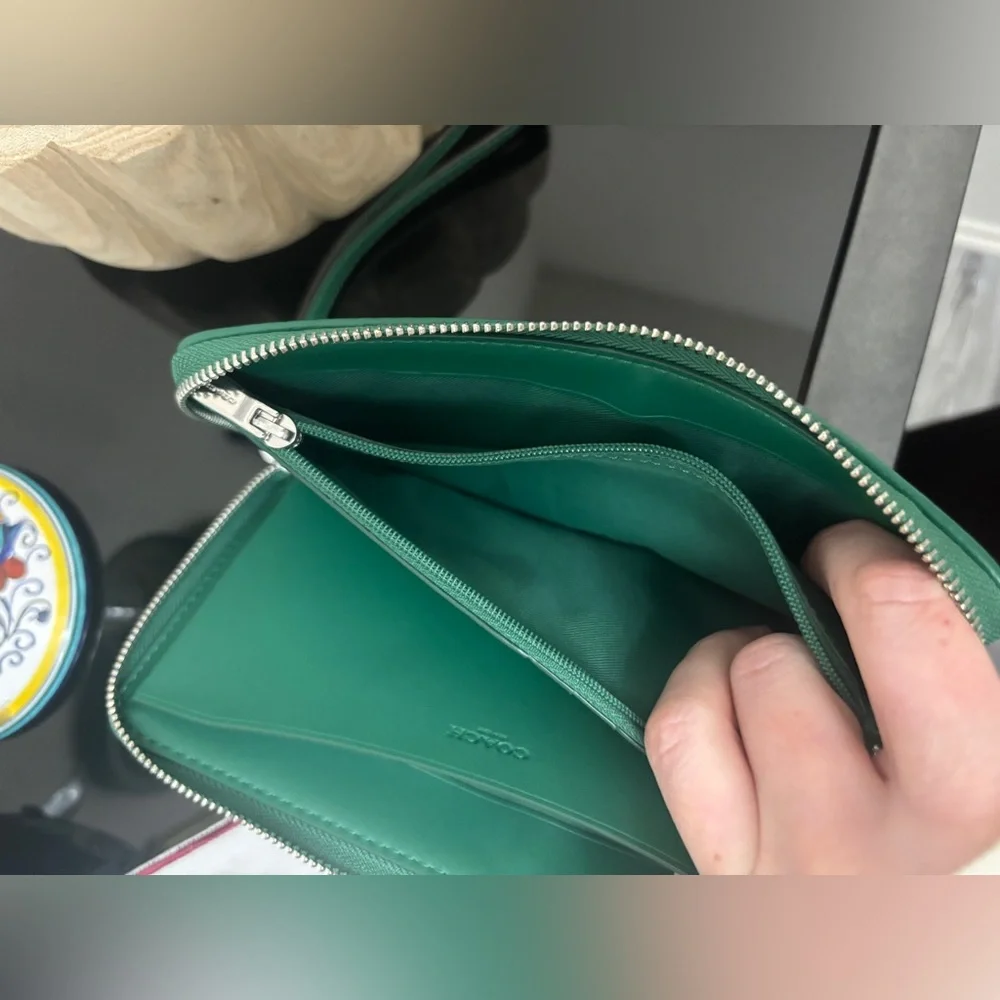 Coach Dempsey Large Phone Wallet in Signature Jacquard With Stripe And Patch - Picture 6 of 8